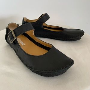 clarks faraway fell black